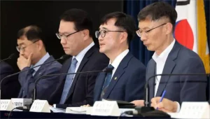 전국민에 15만~50만원 지급 … 소상공인 빚 탕감에 4000억