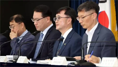 전국민에 15만~50만원 지급 … 소상공인 빚 탕감에 4000억